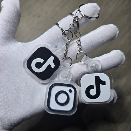 NFC Keychain – 🔗 Social Media & Contact Links These are perfect for influencers, vendors, small businesses, or creators.